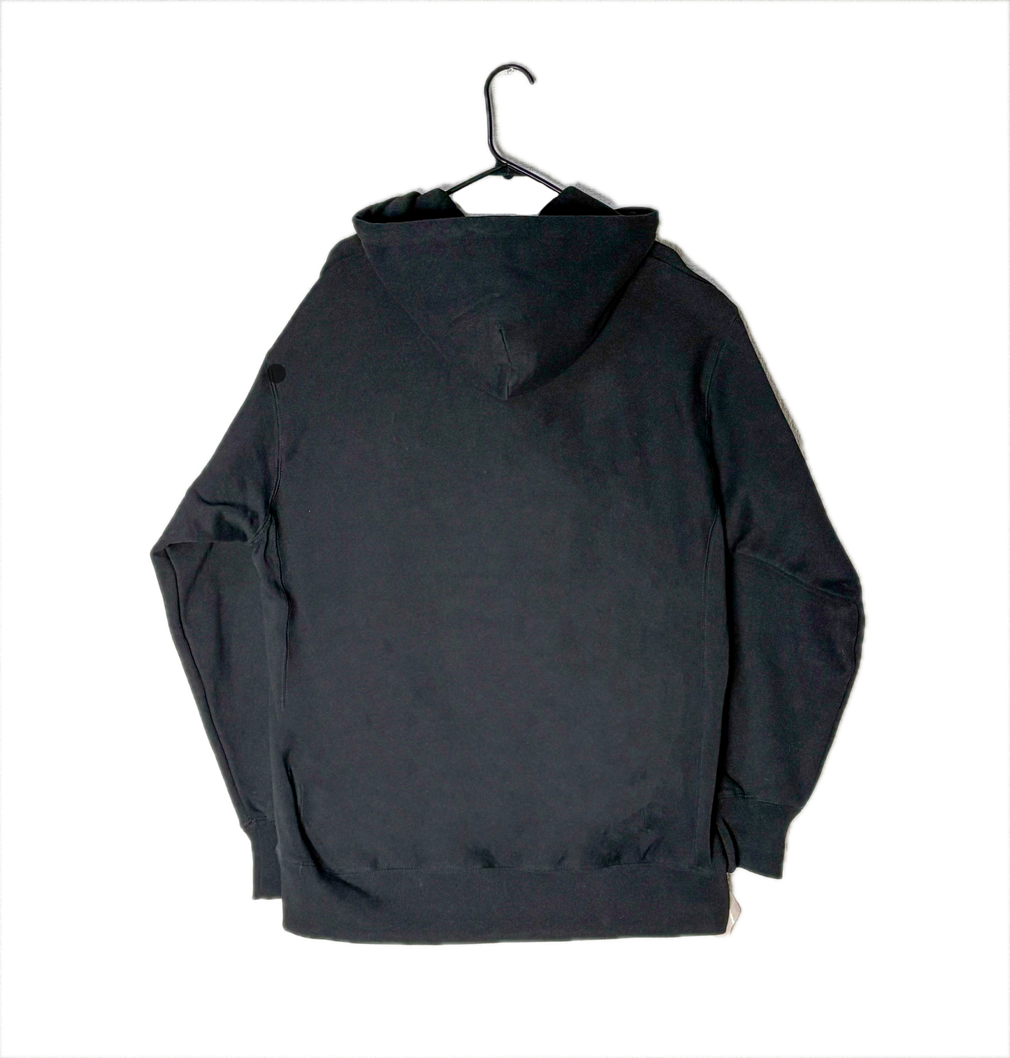 【1st Anniversary Item + Christmas card from moë】“OCCULT” hoodie with red embroidery